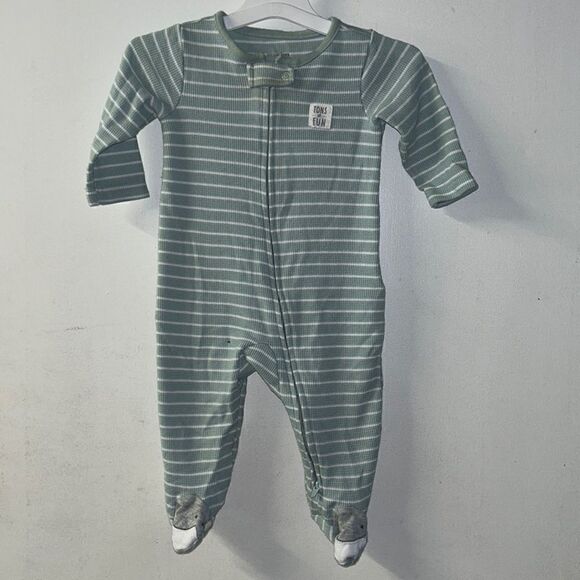 Tons of fun carters pajamas - Picture 1 of 3